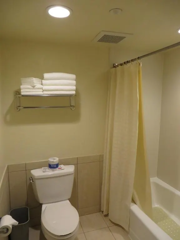 Anaheim Desert Inn & Suites 3*,