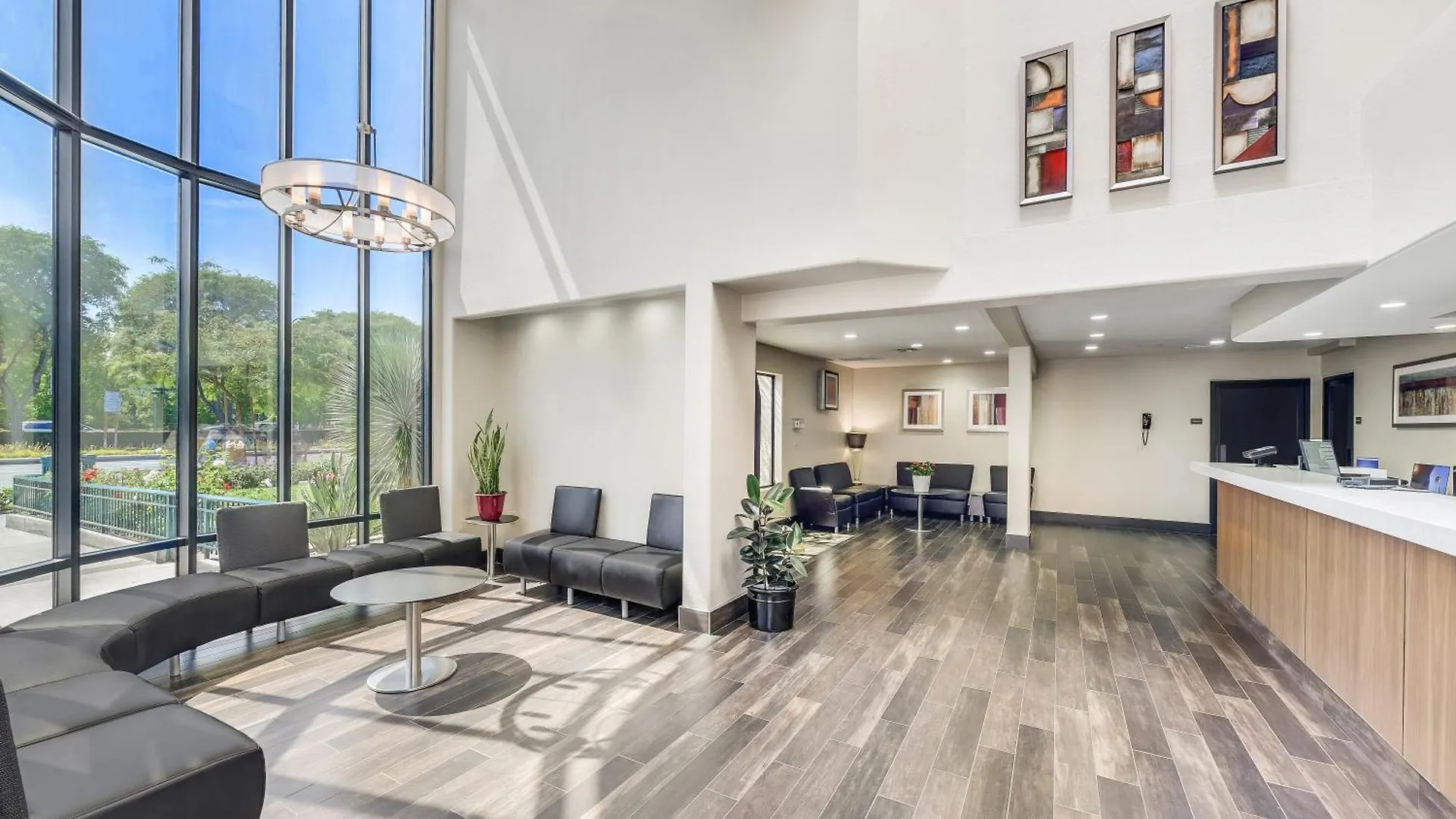 Anaheim Desert Inn & Suites
