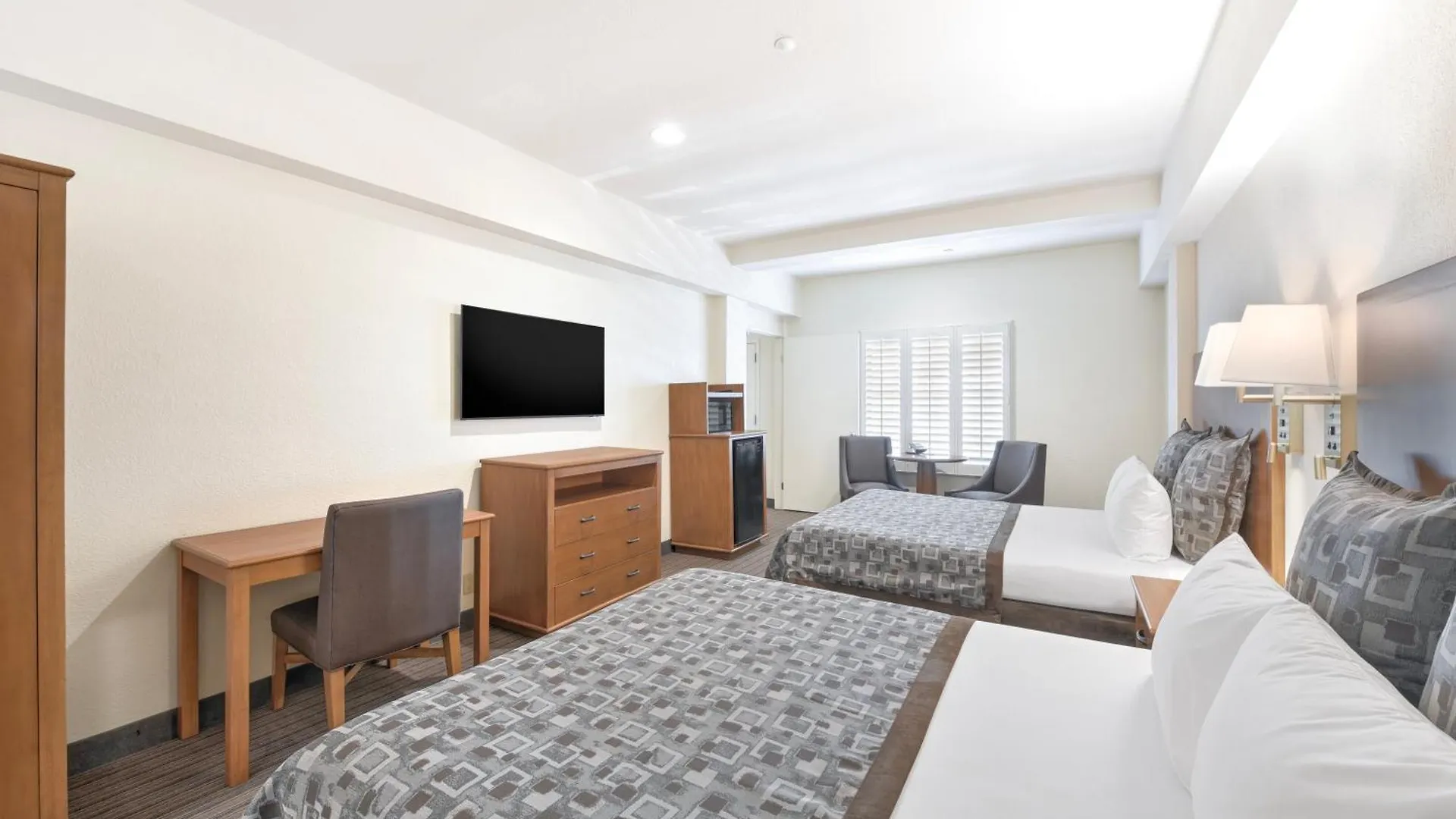 Anaheim Desert Inn & Suites